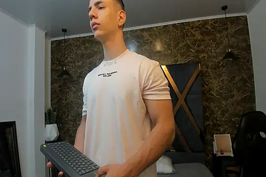 Flynn Riider online show from 01.07.25