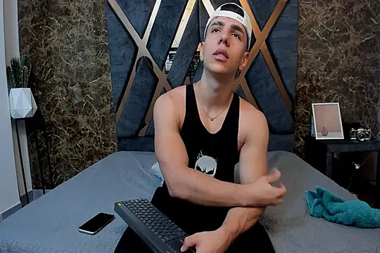 Flynn Riider online show from 01.08.25