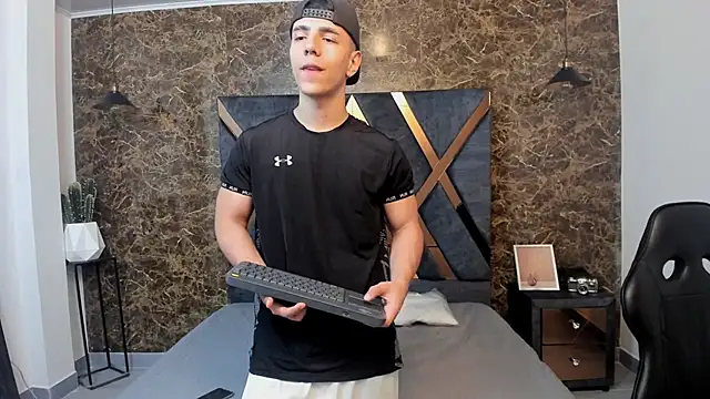 Flynn Riider online show from 01.09.25