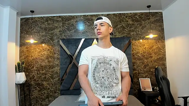 Flynn Riider online show from 01.10.25