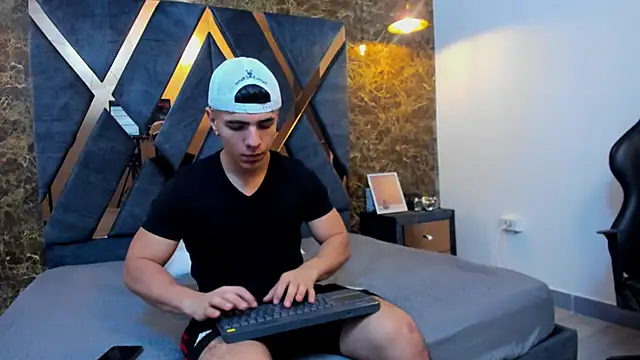 Flynn Riider online show from 01.12.25