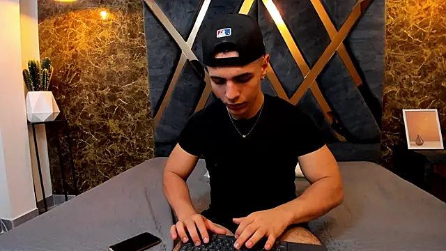 Flynn Riider online show from 01.21.25