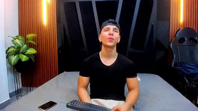 Flynn Riider online show from 01.23.25