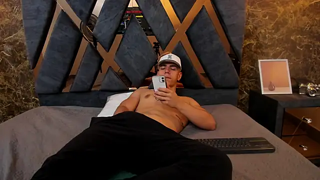 Flynn Riider online show from 01.27.25