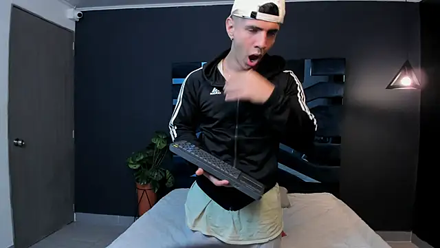 Flynn Riider online show from 03.15.25