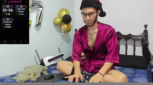 Snapshot of alexdesire chatting on 12.17.24 alexdesire online show from 12.17.24