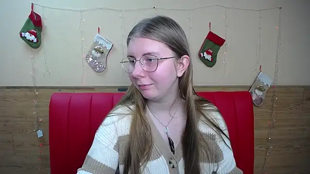 Snapshot of RysaKosaYlya chatting on 12.20.24 RysaKosaYlya online show from 12.20.24