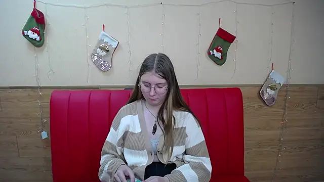 Snapshot of RysaKosaYlya chatting on 12.20.24 RysaKosaYlya online show from 12.20.24