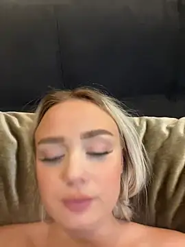 Snapshot of CherryEmmy chatting on 12.22.24 CherryEmmy online show from 12.22.24