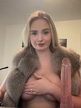 Snapshot of CherryEmmy chatting on 01.25.25 CherryEmmy online show from 01.25.25