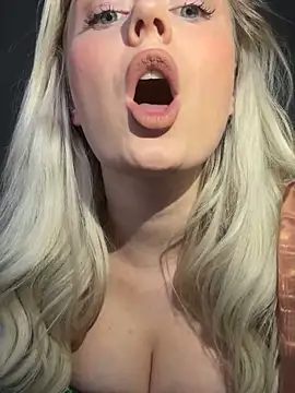 Snapshot of CherryEmmy chatting on 03.04.25 CherryEmmy online show from 03.04.25