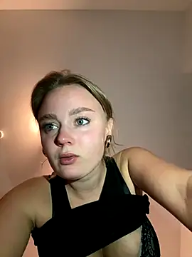 Snapshot of CherryEmmy chatting on 10.03.25 CherryEmmy online show from 10.03.25