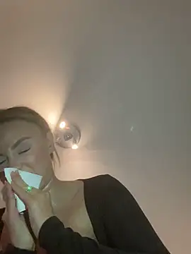 Snapshot of CherryEmmy chatting on 10.19.25 CherryEmmy online show from 10.19.25