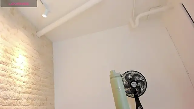 mia roldan  online show from 09.18.25