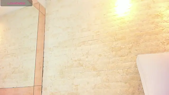 mia roldan  online show from 09.22.25