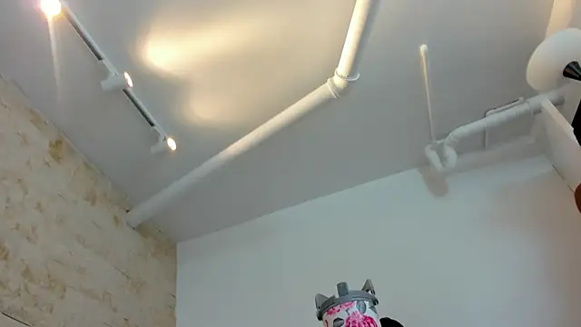 mia roldan  online show from 12.18.25