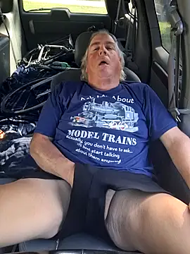 Snapshot of Bus310A chatting on 09.29.25 Bus310A online show from 09.29.25