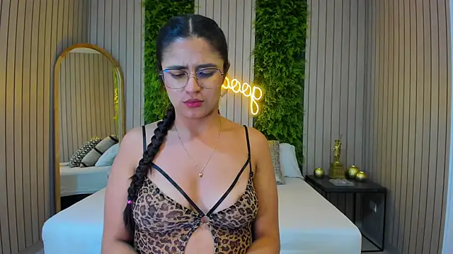 StefaBrown online show from 03.17.25