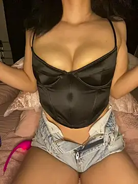 Snapshot of badenaz34 chatting on 03.16.25 badenaz34 online show from 03.16.25