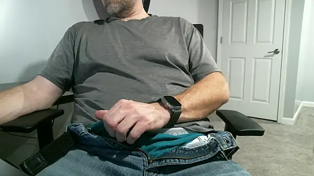 Snapshot of _magictouch_ chatting on 12.14.24 magictouch online show from 12.14.24