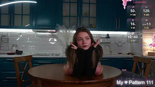 Snapshot of DawnAtwood chatting on 01.06.25 DawnAtwood online show from 01.06.25