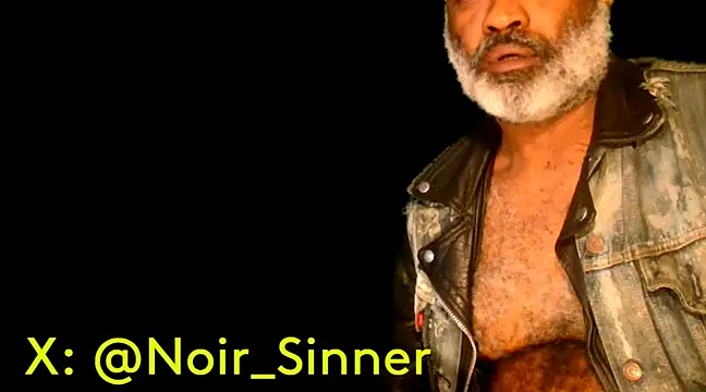 Snapshot of sinnernoir chatting on 01.25.25 sinnernoir online show from 01.25.25