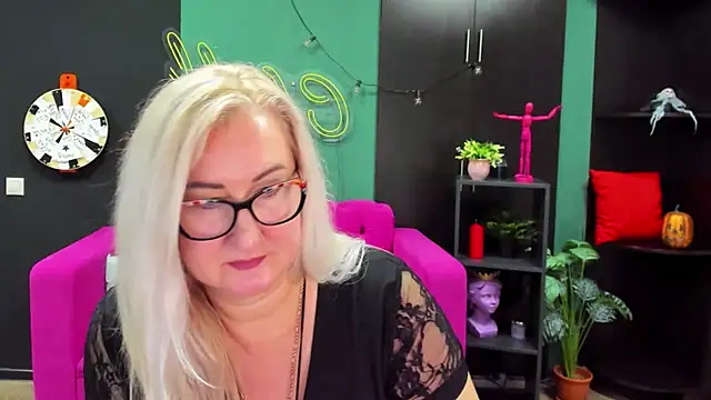 ChristyBrooks online show from 01.03.25