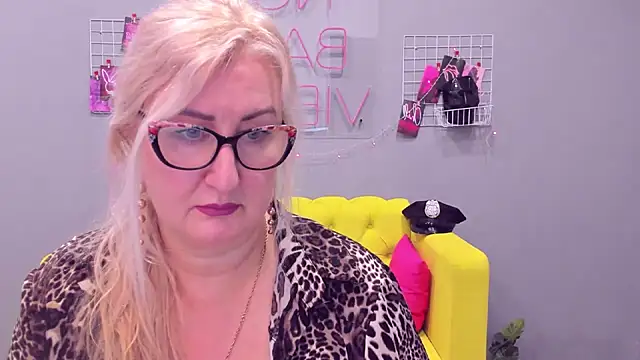 ChristyBrooks online show from 01.05.25