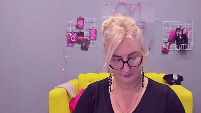 ChristyBrooks online show from 01.14.25