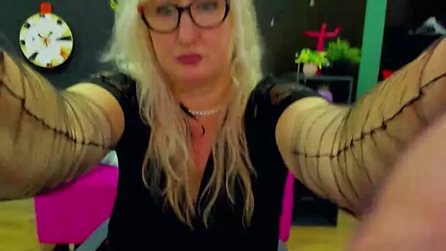 ChristyBrooks online show from 02.04.25