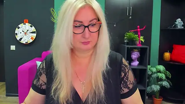 ChristyBrooks online show from 02.19.25