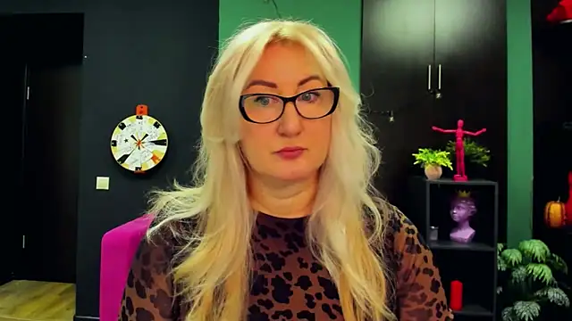 ChristyBrooks online show from 03.04.25