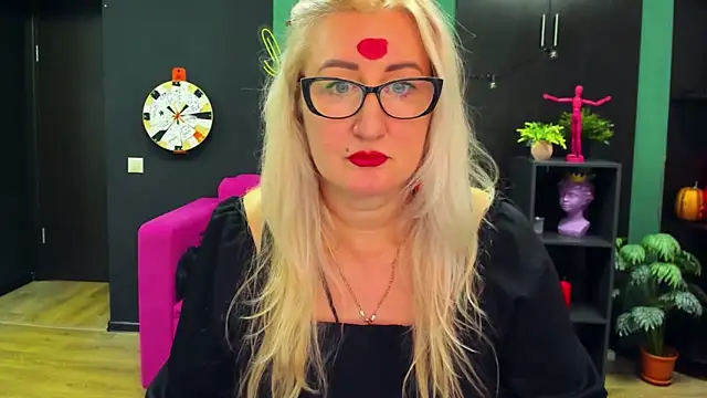 ChristyBrooks online show from 03.04.25