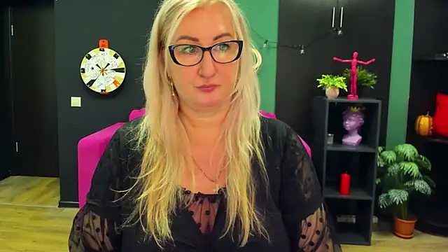 ChristyBrooks online show from 03.05.25