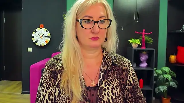 ChristyBrooks online show from 03.06.25