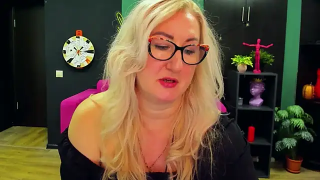 ChristyBrooks online show from 03.07.25