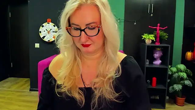 ChristyBrooks online show from 03.07.25
