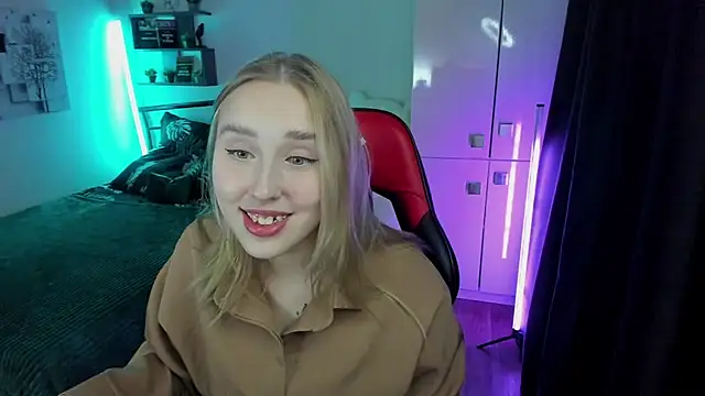 LinaTruly online show from 10.10.25