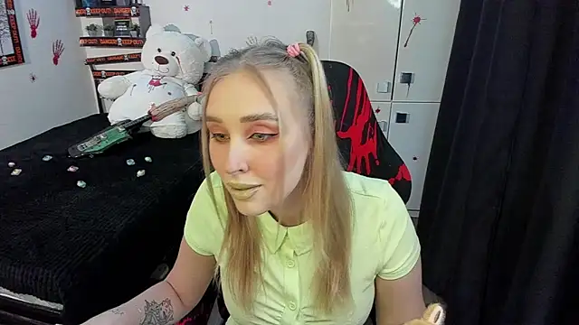 LinaTruly online show from 10.30.25