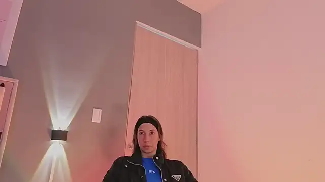 Snapshot of jolie_lov chatting on 09.18.25 jolie lov online show from 09.18.25