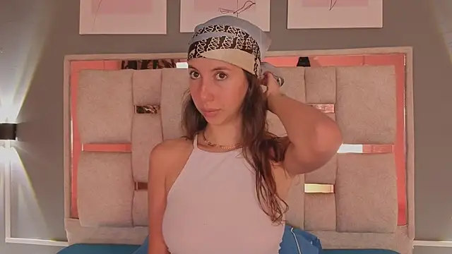 Snapshot of jolie_lov chatting on 09.23.25 jolie lov online show from 09.23.25