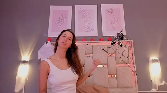 Snapshot of jolie_lov chatting on 10.01.25 jolie lov online show from 10.01.25