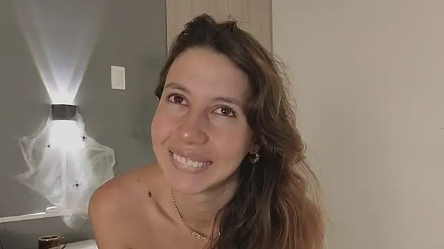 Snapshot of jolie_lov chatting on 10.18.25 jolie lov online show from 10.18.25