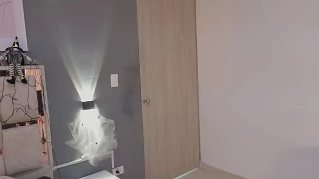 Snapshot of jolie_lov chatting on 10.20.25 jolie lov online show from 10.20.25