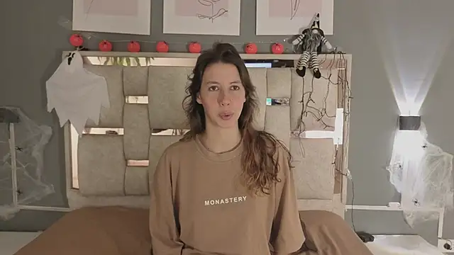 Snapshot of jolie_lov chatting on 10.24.25 jolie lov online show from 10.24.25