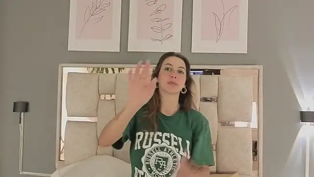 Snapshot of jolie_lov chatting on 11.01.25 jolie lov online show from 11.01.25