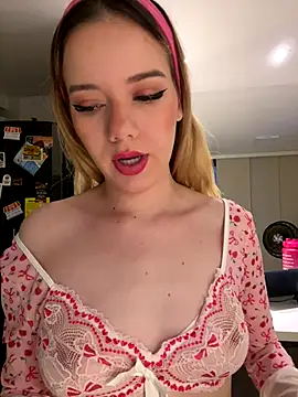 Snapshot of NicoleCut chatting on 11.03.25 NicoleCut online show from 11.03.25