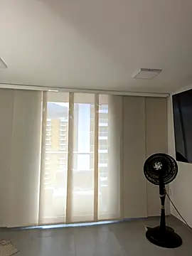 Snapshot of NicoleCut chatting on 11.16.25 NicoleCut online show from 11.16.25