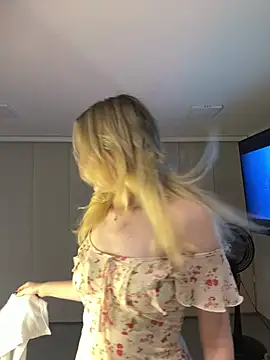 Snapshot of NicoleCut chatting on 02.05.26 NicoleCut online show from 02.05.26