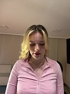 Snapshot of NicoleCut chatting on 02.06.26 NicoleCut online show from 02.06.26